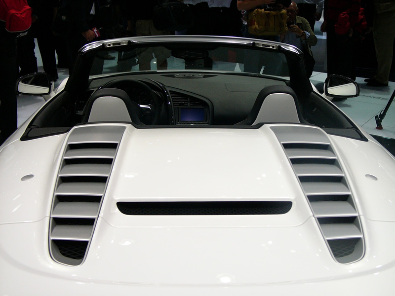 Illustration for article titled Audi R8 5.2 FSI Spyder: Live Photos